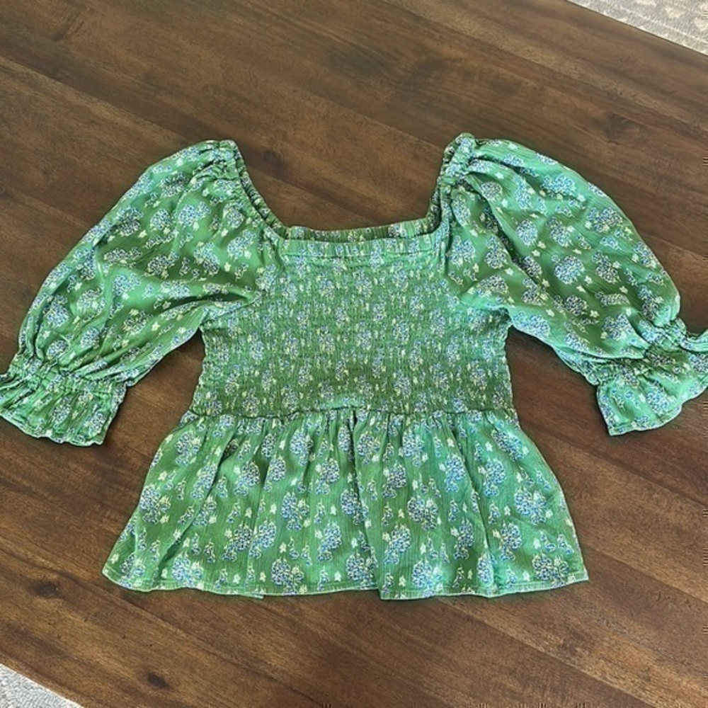 Dip green small scrunched top, puff sleeve floral